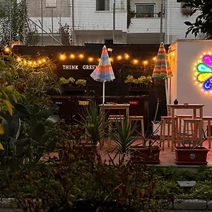 Urban Oasis Albergue
